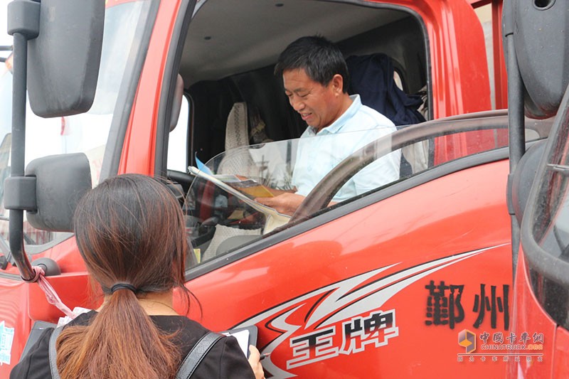  奧鈴大篷車(chē)走進(jìn)寧波 獲意向客戶圍觀