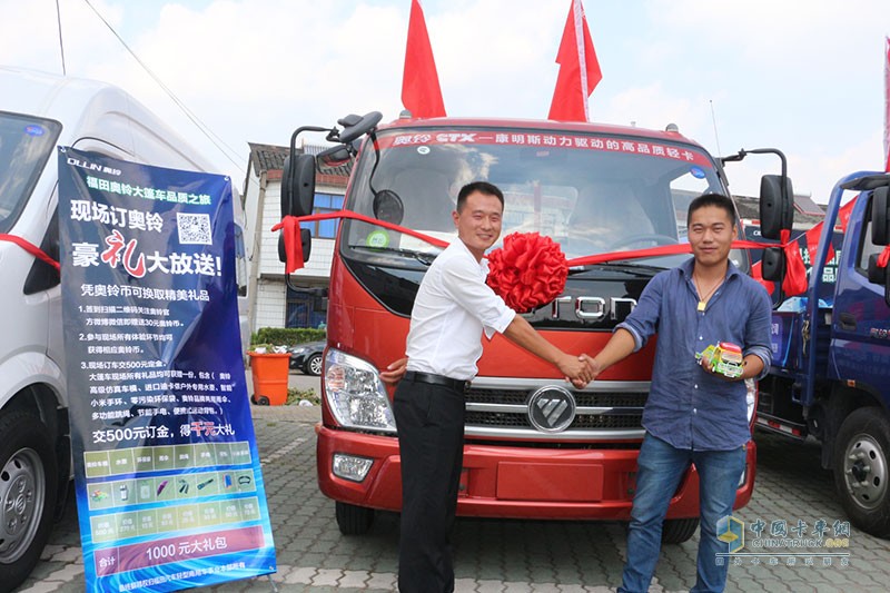  奧鈴大篷車(chē)走進(jìn)寧波 獲意向客戶圍觀