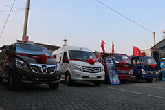  奧鈴大篷車走進寧波 獲意向客戶圍觀