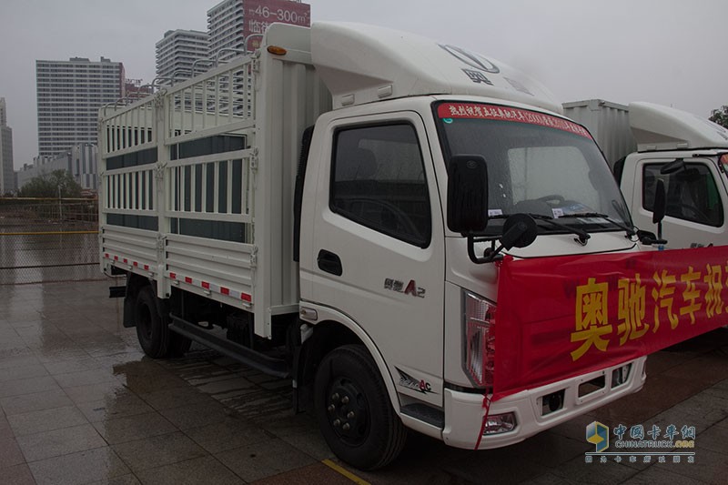 濟南卡車展輕卡秀 奧馳汽車、時代汽車展物流車型