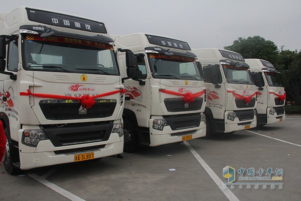 中國重汽HOWO-T7H搭載的是曼技術(shù)MC11.40-40發(fā)動機，產(chǎn)品節(jié)油性能突出顯示，并以重汽HW19712CL變速箱、曼技術(shù)MCY13車橋(速比3.36)為輔，除此之外，車輛發(fā)動機潤滑油均采用美孚黑霸王。