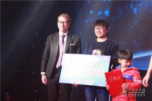 第二季東風(fēng)天龍哥線上挑戰(zhàn)賽頒獎(jiǎng)現(xiàn)場(chǎng)