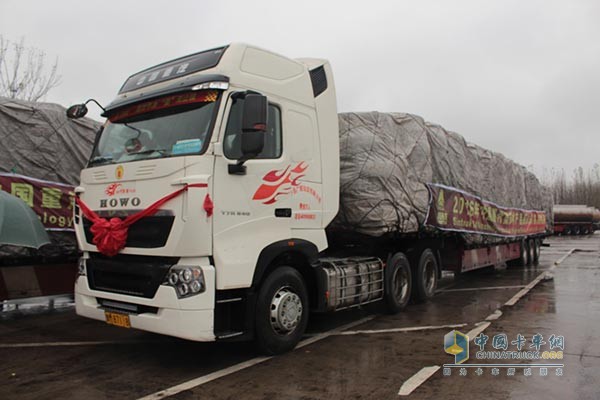 不同型號的HOWO-T7H輪番上陣，真實檢驗節(jié)油性