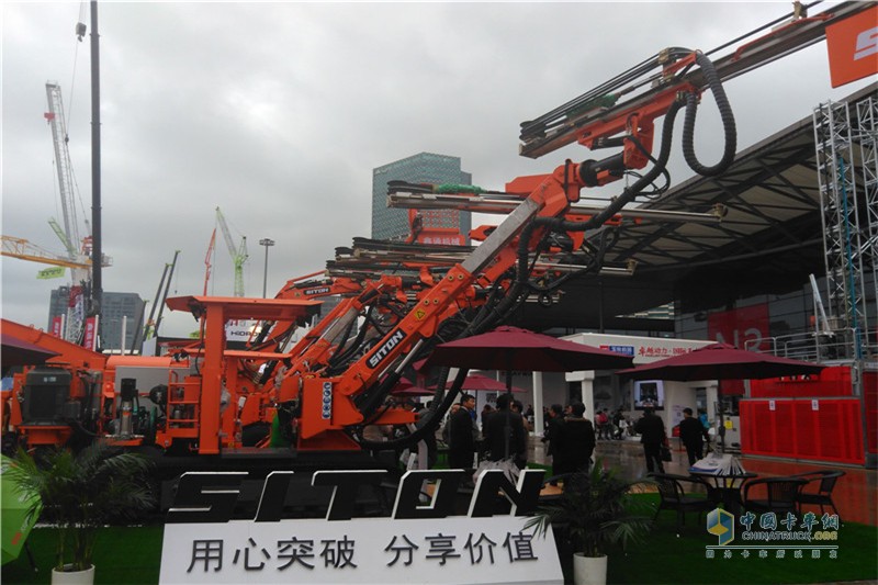 2016上海寶馬展 場(chǎng)外產(chǎn)品各個(gè)都要上天啊