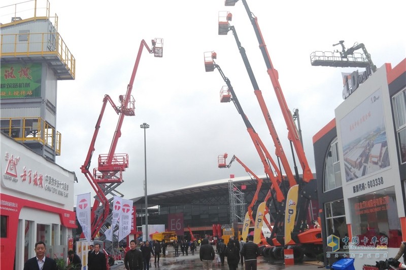 2016上海寶馬展 場(chǎng)外產(chǎn)品各個(gè)都要上天啊