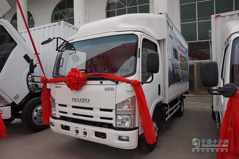 慶鈴五十鈴汽車 K600 三人座大容量廂車）（貨箱長(zhǎng)4.17米） 120馬力