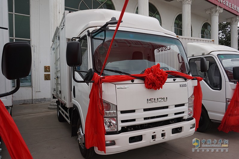 慶鈴五十鈴汽車 K600 三人座大容量廂車）（貨箱長(zhǎng)4.17米） 120馬力