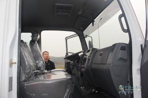 四川現(xiàn)代 致道300M 129馬力 排半欄板輕卡