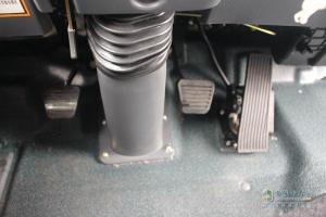 四川現(xiàn)代 致道300M 129馬力 排半欄板輕卡