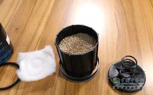 干燥罐內的吸水顆粒