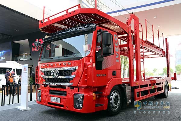 紅巖杰獅中置軸轎運(yùn)車