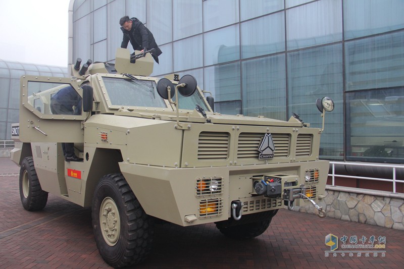 百款重卡戰(zhàn)十大領(lǐng)域 重汽銷售部召開2017年商務(wù)大會