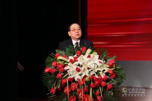 百款重卡戰(zhàn)十大領(lǐng)域 重汽銷售部召開2017年商務(wù)大會