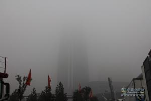 百款重卡戰(zhàn)十大領(lǐng)域 重汽銷售部召開2017年商務(wù)大會