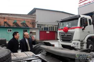 強(qiáng)強(qiáng)聯(lián)手 中國(guó)重汽50臺(tái)豪翰轎運(yùn)車(chē)交付長(zhǎng)久物流