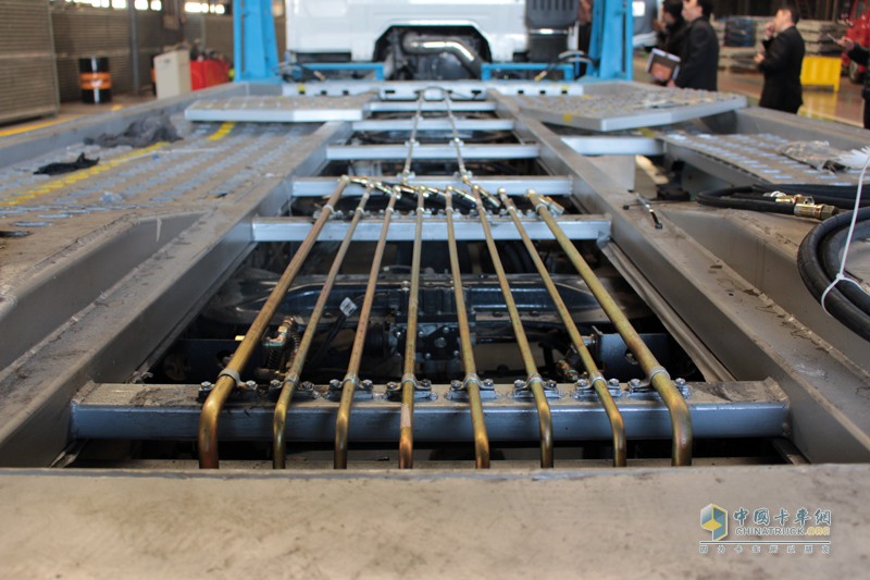 主攻中置軸轎運車 一汽解放與天津勞爾簽署戰(zhàn)略合作