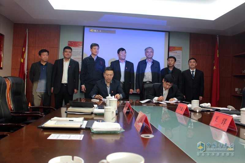 主攻中置軸轎運車 一汽解放與天津勞爾簽署戰(zhàn)略合作