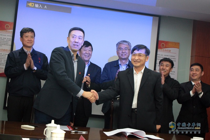 主攻中置軸轎運車 一汽解放與天津勞爾簽署戰(zhàn)略合作