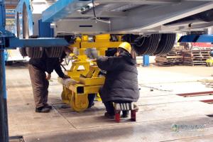 主攻中置軸轎運車 一汽解放與天津勞爾簽署戰(zhàn)略合作