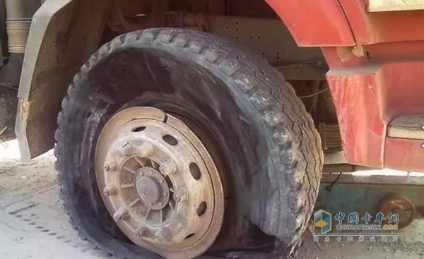 卡車(chē)輪胎爆胎