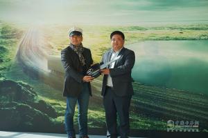 梅賽德斯-奔馳卡車與中誼快運開啟星徽合作 12臺卡車交付