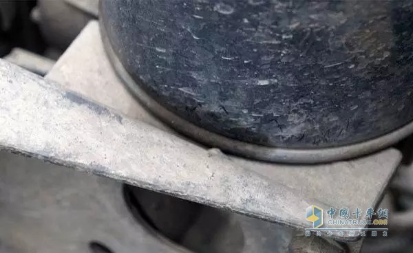 使用一年后的劣質干燥罐