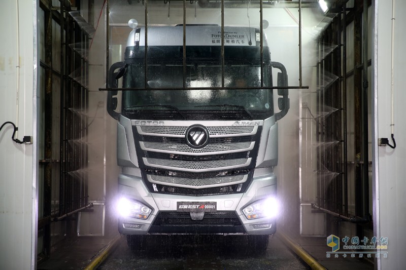 歐曼EST首臺(tái)下線 超級(jí)卡車進(jìn)入量產(chǎn)階段