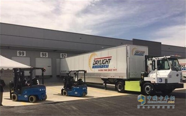 比亞迪交付27輛重型牽引車(chē)