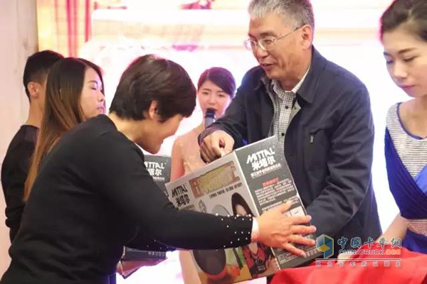 解放J6P 6×4領(lǐng)航版牽引車甘肅區(qū)域產(chǎn)品品鑒會(huì)