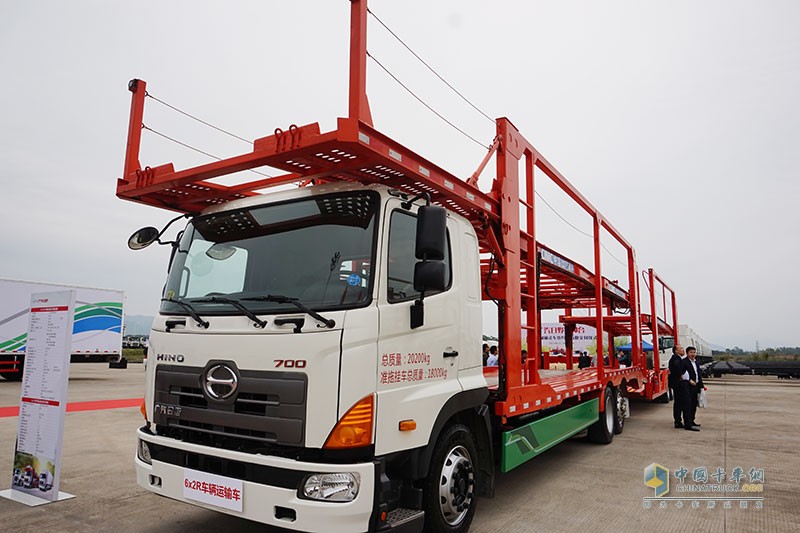 海量現(xiàn)場(chǎng)圖  見(jiàn)證廣汽日野1000臺(tái)轎運(yùn)車(chē)與廂式車(chē)簽約和交付