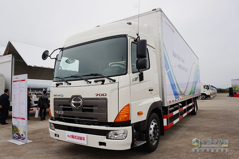 海量現(xiàn)場(chǎng)圖  見(jiàn)證廣汽日野1000臺(tái)轎運(yùn)車(chē)與廂式車(chē)簽約和交付