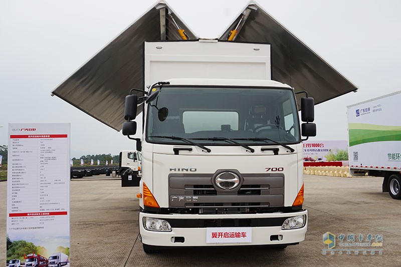 海量現(xiàn)場(chǎng)圖  見(jiàn)證廣汽日野1000臺(tái)轎運(yùn)車(chē)與廂式車(chē)簽約和交付