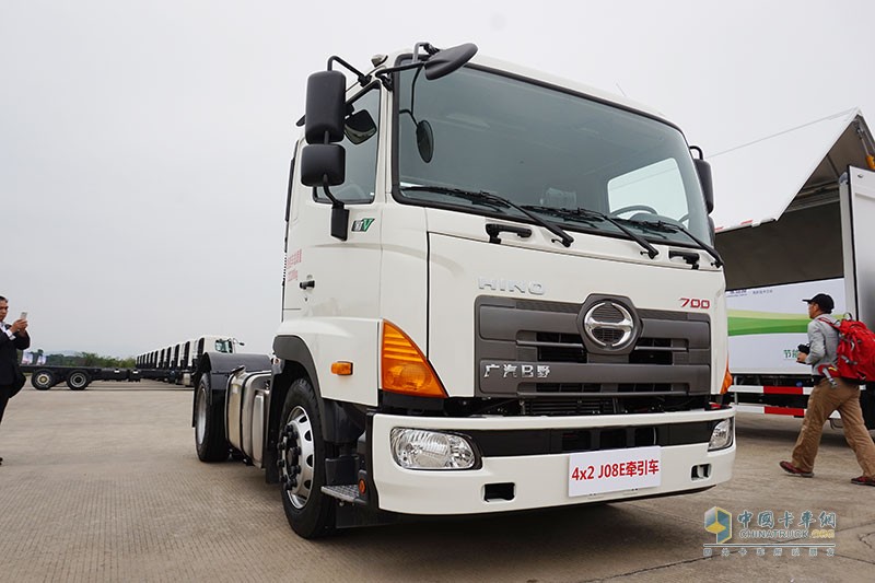 海量現(xiàn)場(chǎng)圖  見(jiàn)證廣汽日野1000臺(tái)轎運(yùn)車(chē)與廂式車(chē)簽約和交付