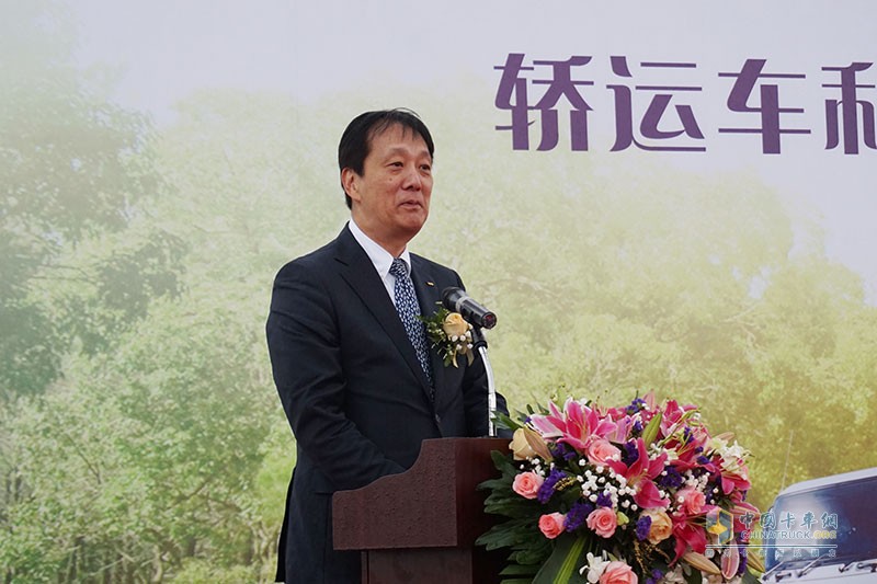 海量現(xiàn)場(chǎng)圖  見(jiàn)證廣汽日野1000臺(tái)轎運(yùn)車(chē)與廂式車(chē)簽約和交付