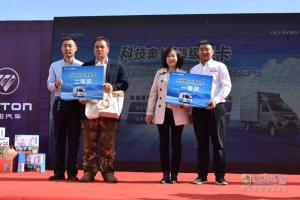 二龍戲珠 福田奧鈴大篷車首戰(zhàn)告捷!