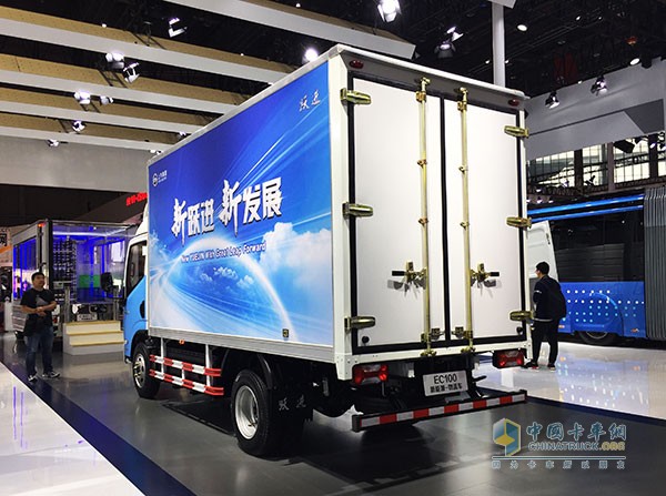 三大增至服務(wù)產(chǎn)品和一項全新運營模式深刻的詮釋了新躍進(jìn)、新服務(wù)真正含義。市場在變，客戶需求也在變，服務(wù)產(chǎn)品的不斷創(chuàng)新和運營模式的不斷升級才能滿足市場和客戶的需求。新服務(wù)將肩負(fù)新躍進(jìn)賦予的時代使命，一路前行。