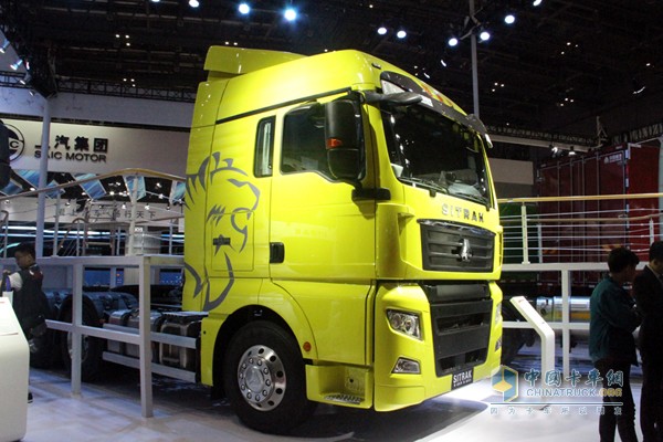 不僅有雄獅出沒(méi)，還有可以登上的底盤(pán)觀景