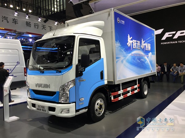 躍進(jìn)EC100純電動(dòng)輕卡，雖然藍(lán)底涂裝暴露了你的動(dòng)力身份，但新躍進(jìn)、新發(fā)展才更是突出明顯，改變后的躍進(jìn)確實(shí)值得大家共同期待