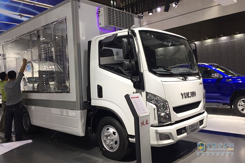 上海車展，上汽躍進(jìn)攜新能源物流車亮相