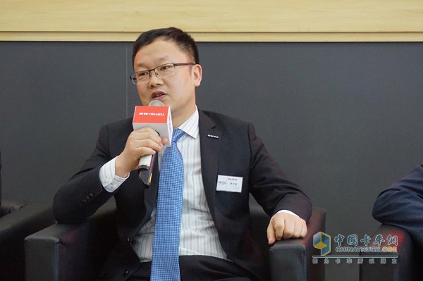 慶鈴汽車慶鈴集團(tuán)的總經(jīng)理、慶鈴股份董事長羅宇光