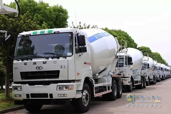 伴隨著漢馬動力市場口碑的增強(qiáng)，“漢馬動力攪拌車”成為眾多混凝土客戶的新選擇，尤其是走進(jìn)華菱星馬參觀考察后的新老客戶，將漢馬動力作為整車動力的不二選擇。