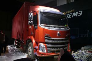 聚焦創(chuàng)新 乘龍汽車新品齊聚上海物流創(chuàng)新論壇