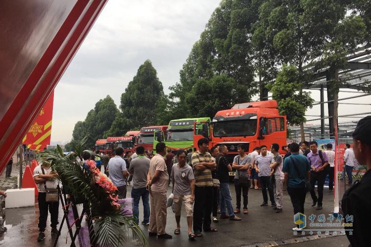 2017中國(guó)重汽曼技術(shù)產(chǎn)品實(shí)況挑戰(zhàn)賽——成都站