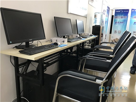 娛樂區(qū)，不只電腦配置如何，能不能和聯(lián)盟里的兄弟推一次塔呢?