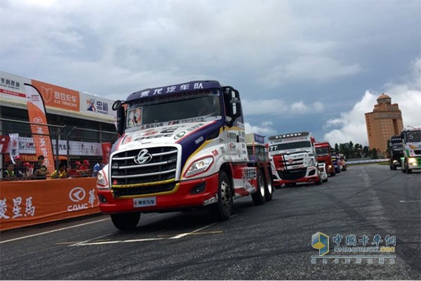 乘龍車隊(duì)參加2017年中國(guó)卡車公開賽