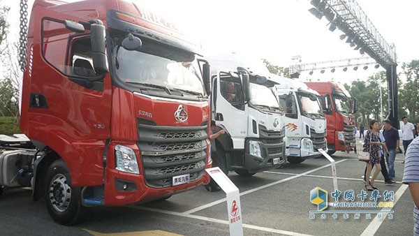 東風柳汽室外展車