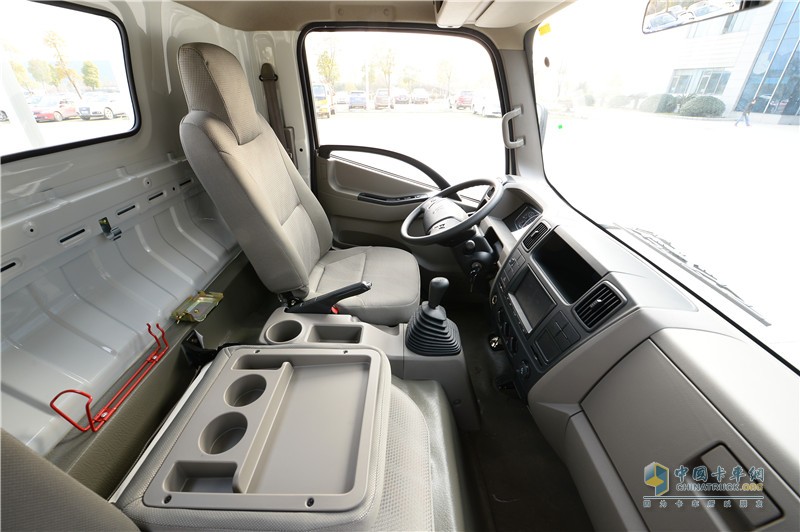 江鈴汽車 凱運(yùn)升級(jí)版 國五 112馬力 氣制動(dòng)單排豪華款載貨車