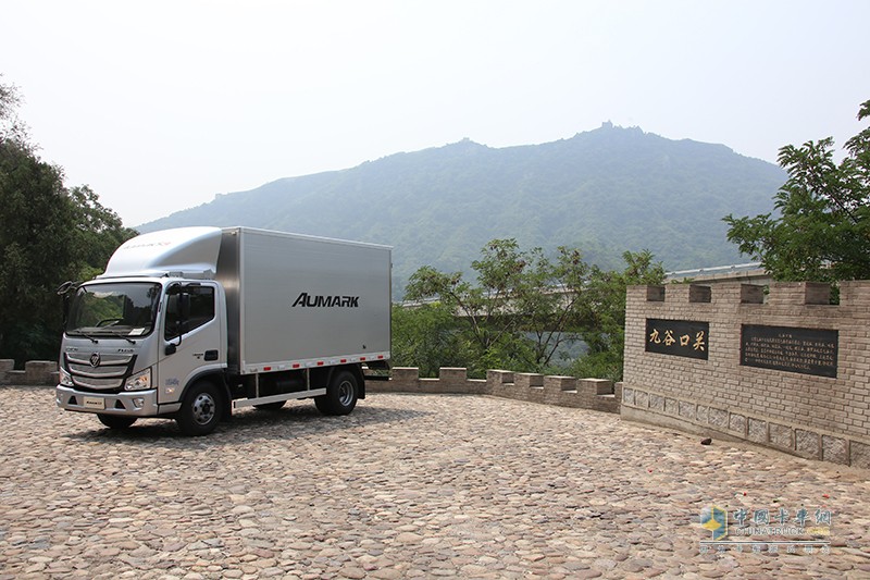 福田歐馬可  S3 143馬力 4X2 國(guó)V廂式載貨車