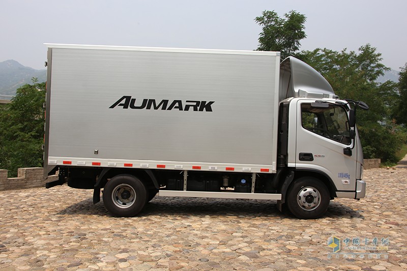 福田歐馬可  S3 143馬力 4X2 國(guó)V廂式載貨車