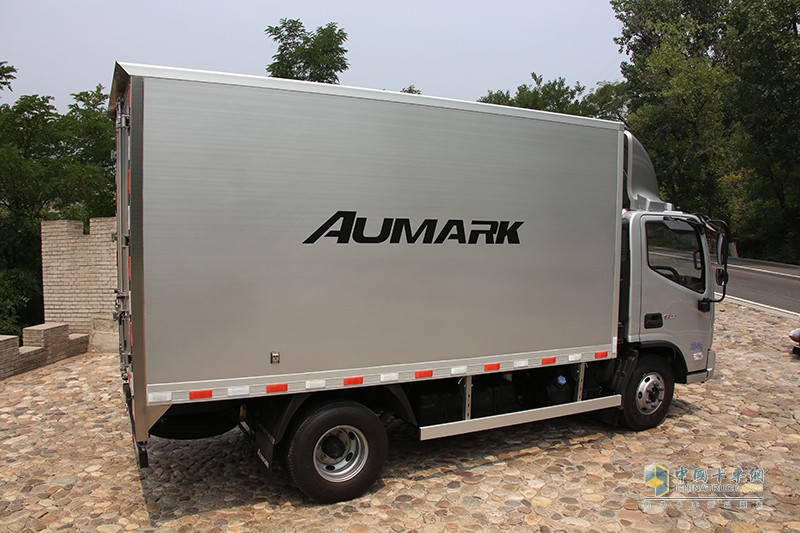 福田歐馬可  S3 143馬力 4X2 國(guó)V廂式載貨車